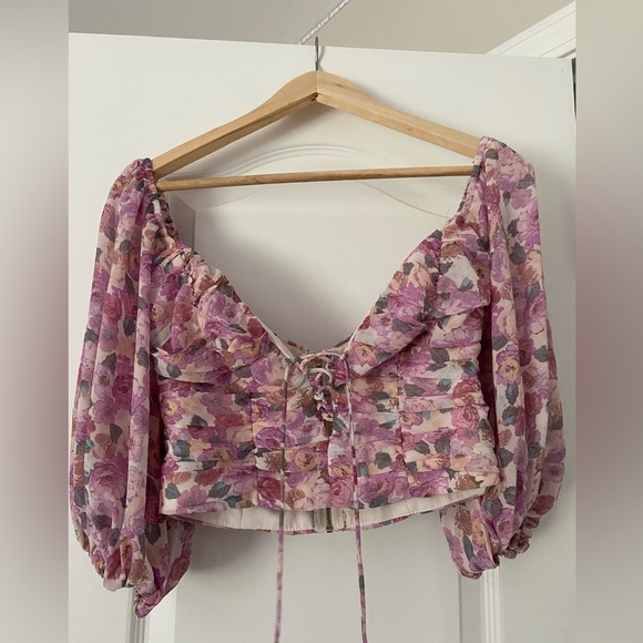 Juliana’s Size S!! Cute floral lace up top!! Perfect for spring/evening wear! - Picture 3 of 4